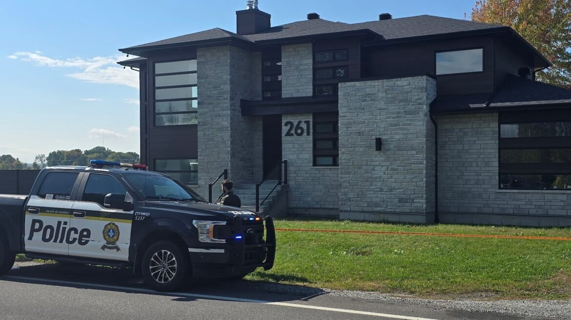 Femme dans un état critique après un incident à Saint-Charles-sur-Richelieu 🚨 Une femme de 44 ans se trouve dans un état critique après un incident à Saint-Charles-sur-Richelieu. Un homme de 42 ans a été arrêté. #SQ #Montérégie #FaitDivers