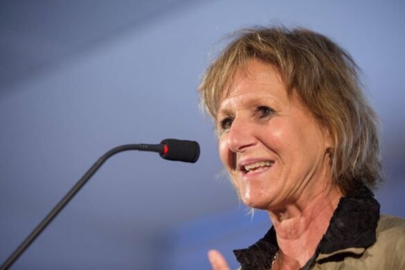 🎭 De la scène politique à la scène municipale : Lorraine Pintal sera candidate dans Vieux-Rosemont avec Ensemble Montréal. #Montréal #Politique #Culture