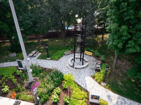 🌳 Réouverture du parc Edmond-Robin à Montréal-Est ! Nouvelle aire de jeux et sentiers repavés. #MontréalEst #EspacesVerts