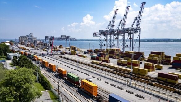 🚨 Le port de Montréal au cœur d’un trafic international : des centaines de véhicules volés expédiés vers l’Afrique par un réseau criminel lié à la fraude amoureuse. #Montréal #Sécurité #Crime