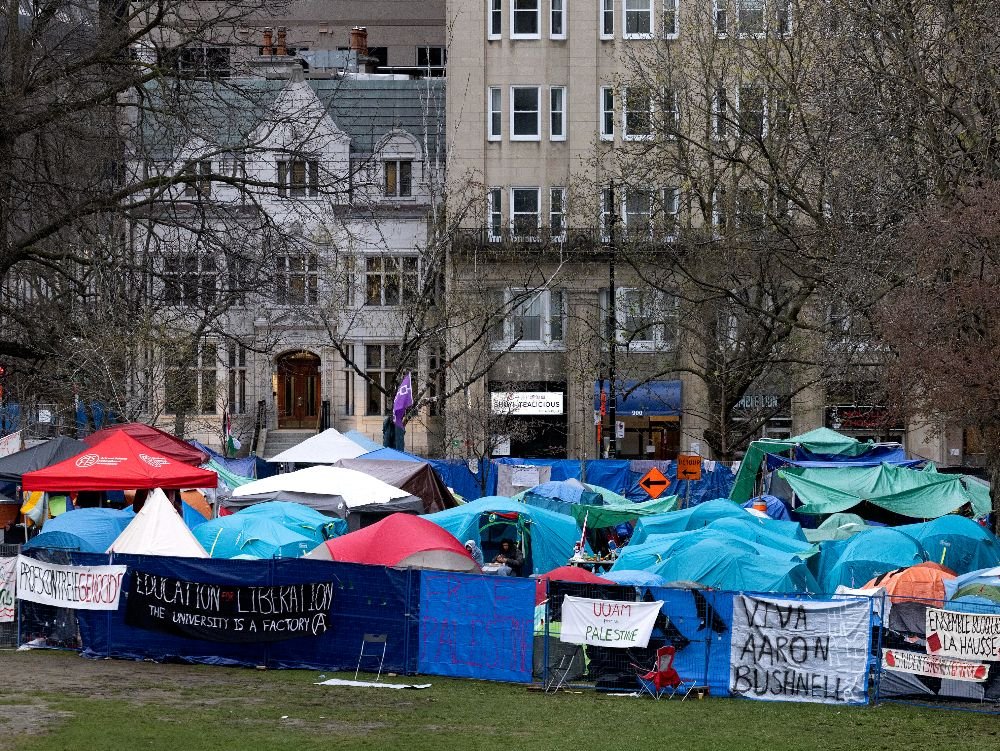 McGill échoue à obtenir une injonction contre les manifestations étudiantes ⚖️ McGill échoue à obtenir une injonction pour limiter les manifestations sur son campus. Le juge parle de conséquences « draconiennes ». #McGill #Québec #Éducation